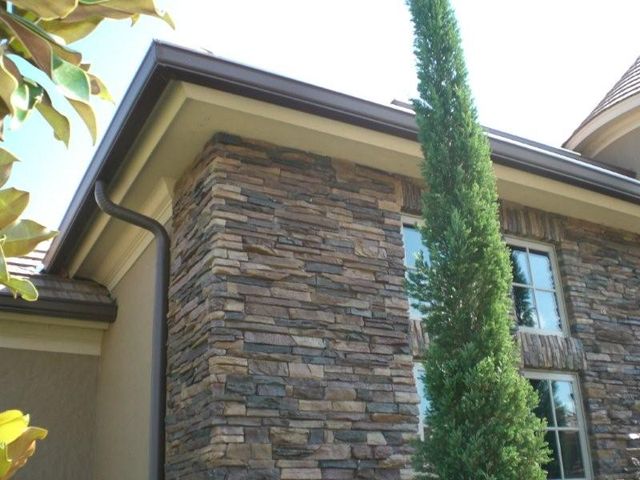 Seamless gutter installation photo